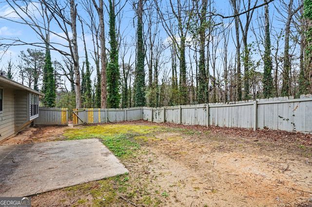 2221 Davis Oaks Court, Stone Mountain, GA 30087