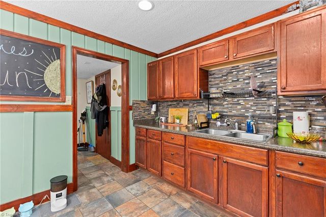 5210 Doris Street, Winston-salem, NC 27105