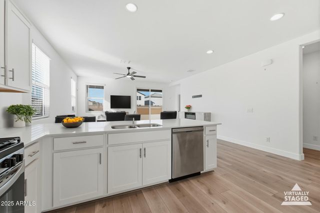 38030 N FRONT RUNNER Lane, San Tan Valley, AZ 85140