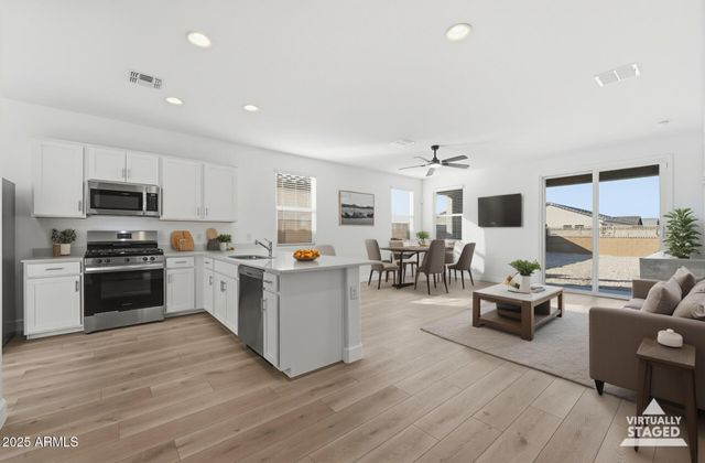 38030 N FRONT RUNNER Lane, San Tan Valley, AZ 85140