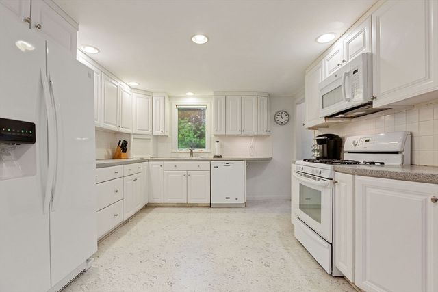 7 Bittersweet Lane, Dennis, MA 02660