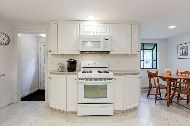 7 Bittersweet Lane, Dennis, MA 02660