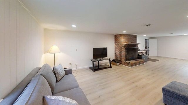 7 Bittersweet Lane, Dennis, MA 02660
