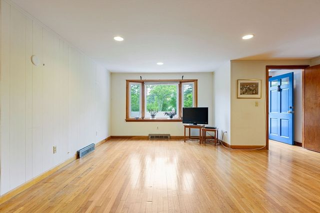 7 Bittersweet Lane, Dennis, MA 02660