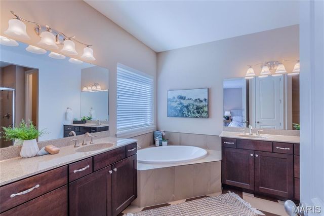 1090 Bridleridge Crossing Spur, Unincorporated, MO 63049