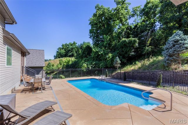 1090 Bridleridge Crossing Spur, Unincorporated, MO 63049