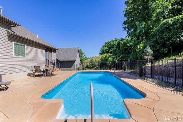 1090 Bridleridge Crossing Spur, Unincorporated, MO 63049