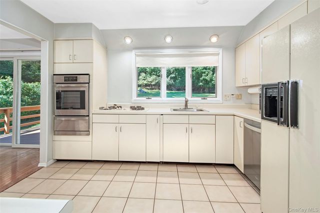 185 Pinewood Road, Hartsdale, NY 10530