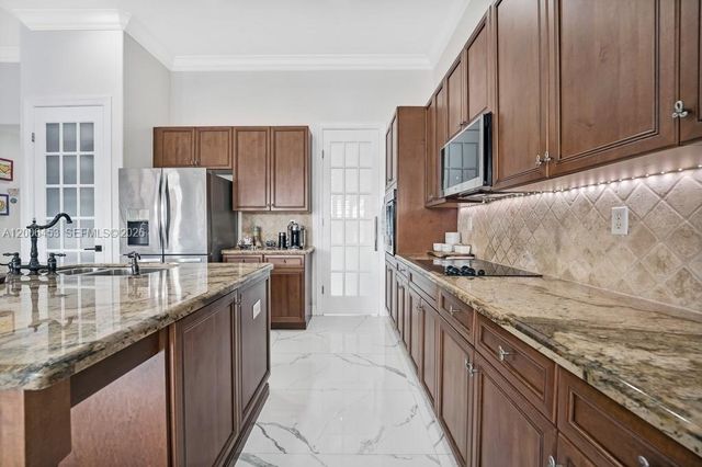 7925 NW 110th Dr, Parkland, FL 33076