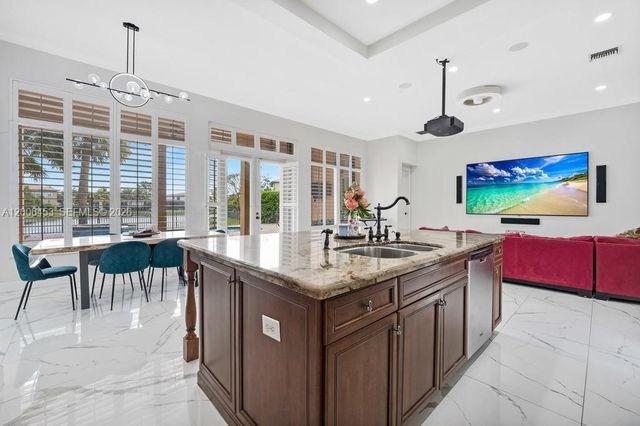 7925 NW 110th Dr, Parkland, FL 33076