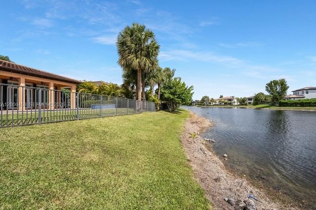 7925 NW 110th Dr, Parkland, FL 33076