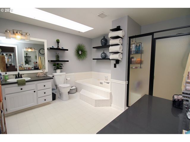 385 S CHERRY Dr, Cornelius, OR 97113