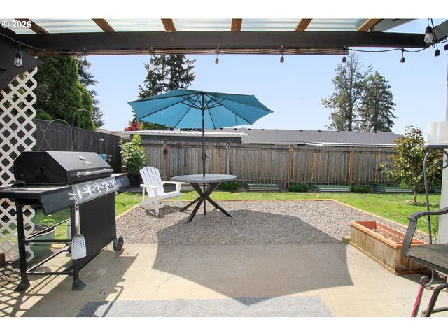 385 S CHERRY Dr, Cornelius, OR 97113