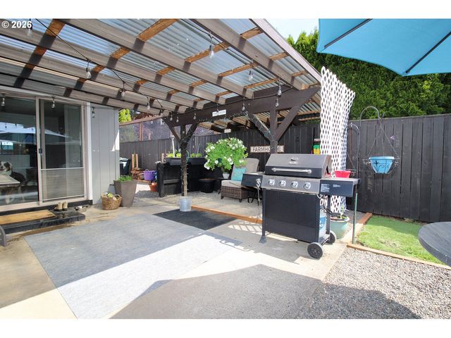 385 S CHERRY Dr, Cornelius, OR 97113
