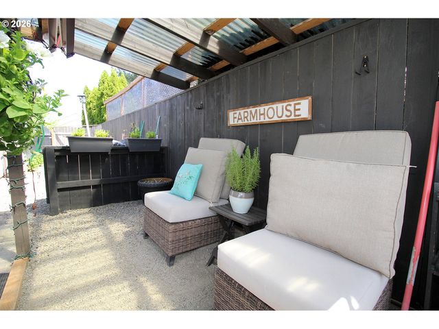 385 S CHERRY Dr, Cornelius, OR 97113