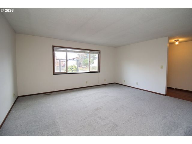 385 S CHERRY Dr, Cornelius, OR 97113