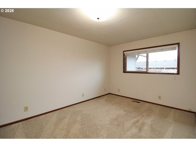 385 S CHERRY Dr, Cornelius, OR 97113