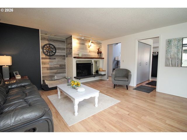 385 S CHERRY Dr, Cornelius, OR 97113