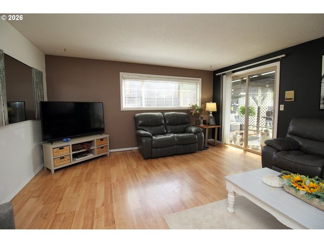 385 S CHERRY Dr, Cornelius, OR 97113
