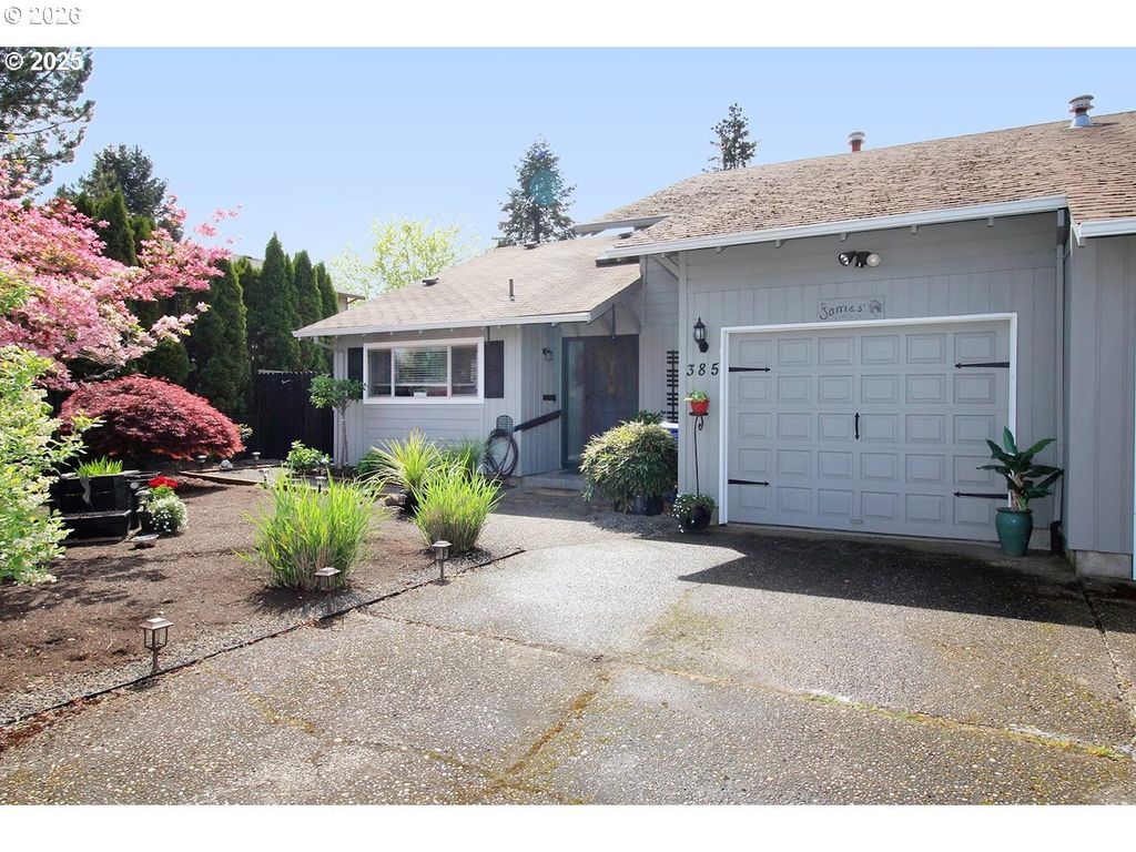 385 S CHERRY Dr, Cornelius, OR 97113