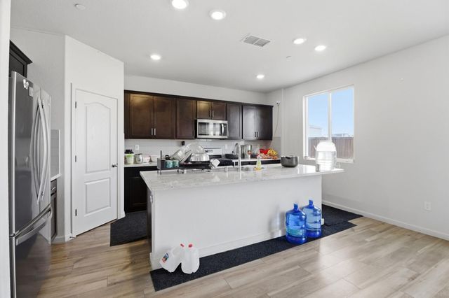 6913 Foraker Dr, Stockton, CA 95219