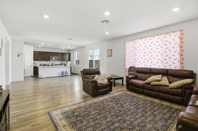 6913 Foraker Dr, Stockton, CA 95219