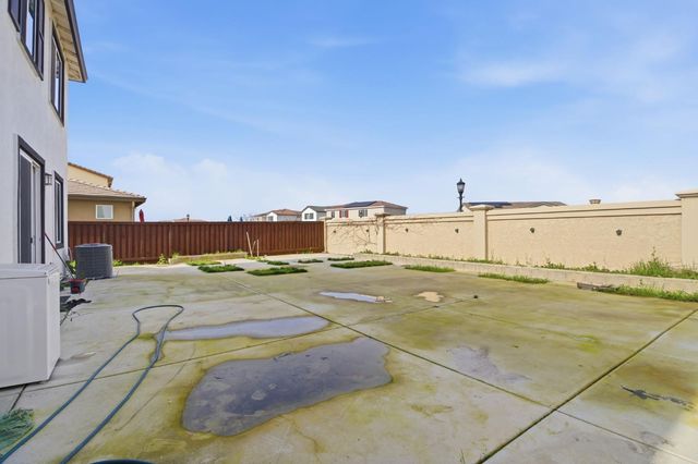 6913 Foraker Dr, Stockton, CA 95219