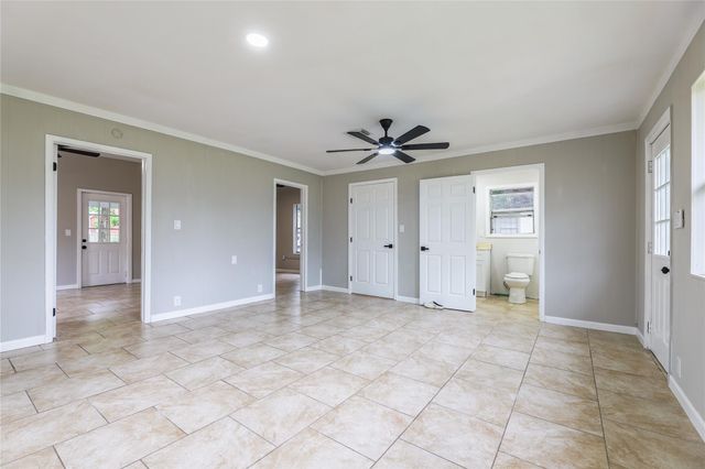 704 W Willis Street, Alvin, TX 77511