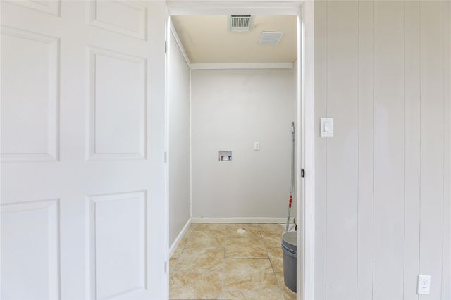 704 W Willis Street, Alvin, TX 77511