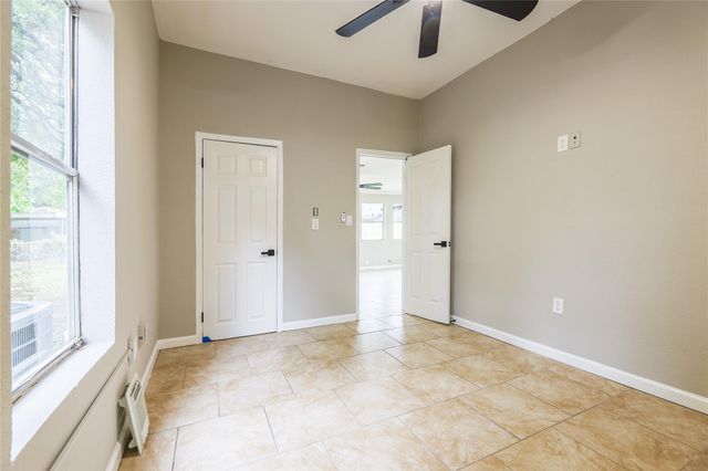 704 W Willis Street, Alvin, TX 77511