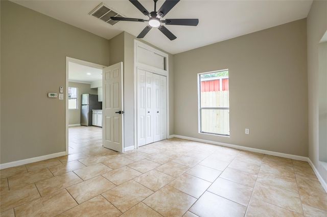 704 W Willis Street, Alvin, TX 77511