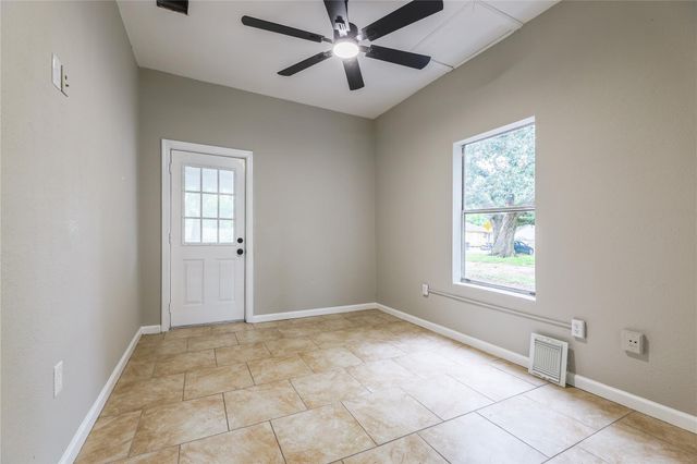704 W Willis Street, Alvin, TX 77511
