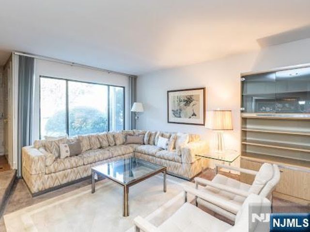 67 Glenview, West Orange, NJ 07052
