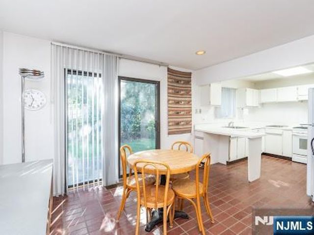 67 Glenview, West Orange, NJ 07052