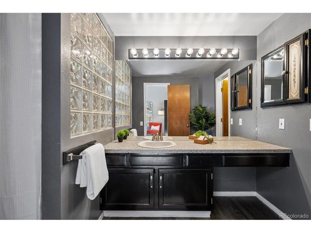 2913 W Long Cir A, Littleton, CO 80120