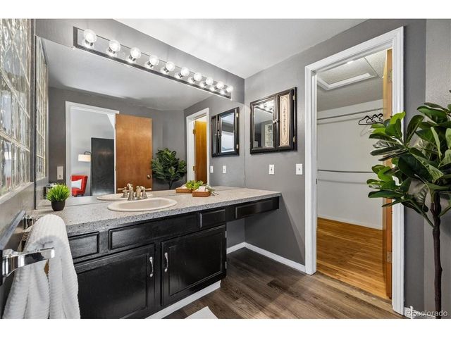 2913 W Long Cir A, Littleton, CO 80120