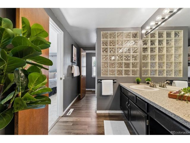 2913 W Long Cir A, Littleton, CO 80120