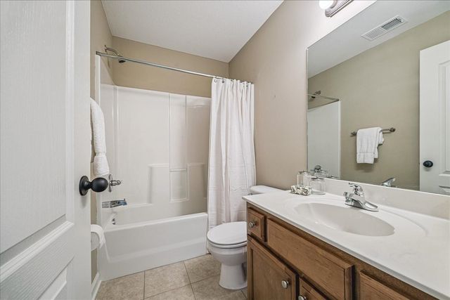355 WHISPERING MEADOWS DR, Oakland, TN 38060