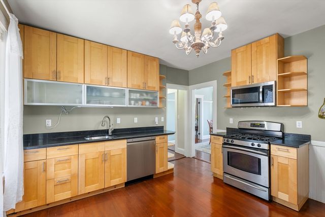 2 Pleasant St 2, Boston, MA 02125
