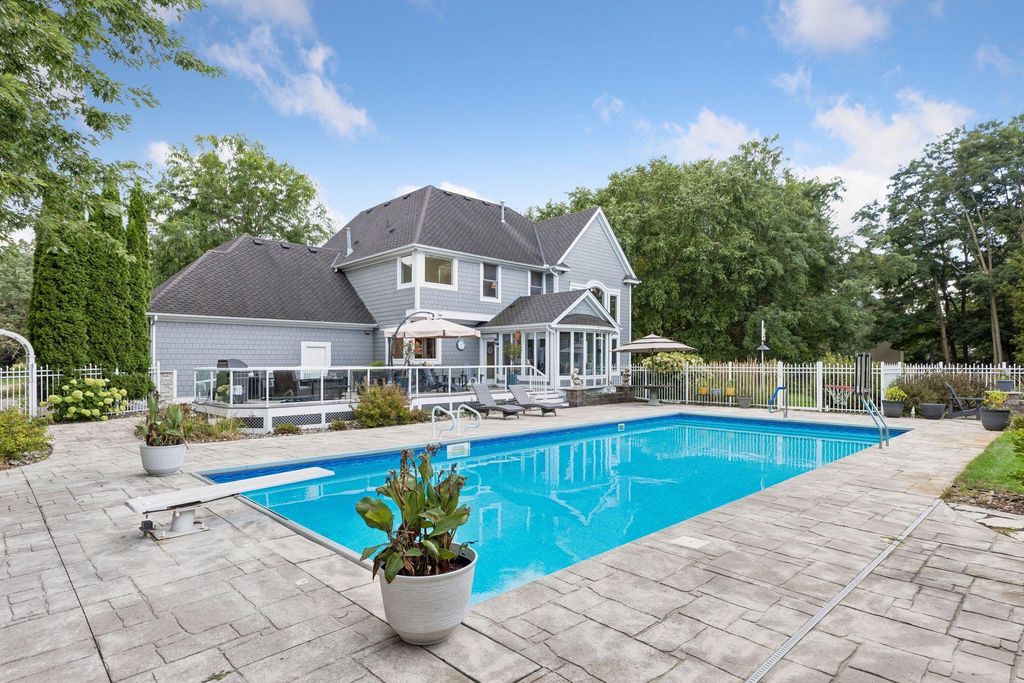 3 Scotch Pine Lane, North Oaks, MN 55127 — exterior