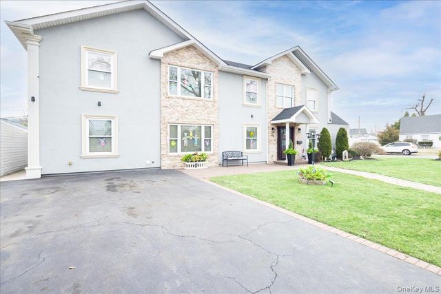 35 Carnation Road, Levittown, NY 11756