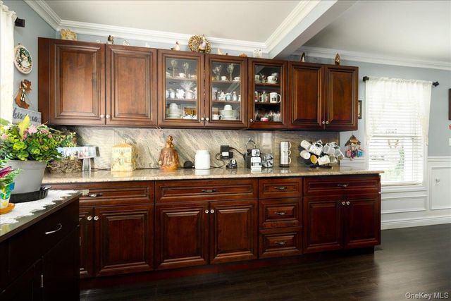 35 Carnation Road, Levittown, NY 11756