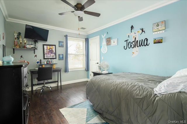 35 Carnation Road, Levittown, NY 11756