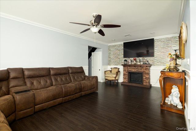 35 Carnation Road, Levittown, NY 11756