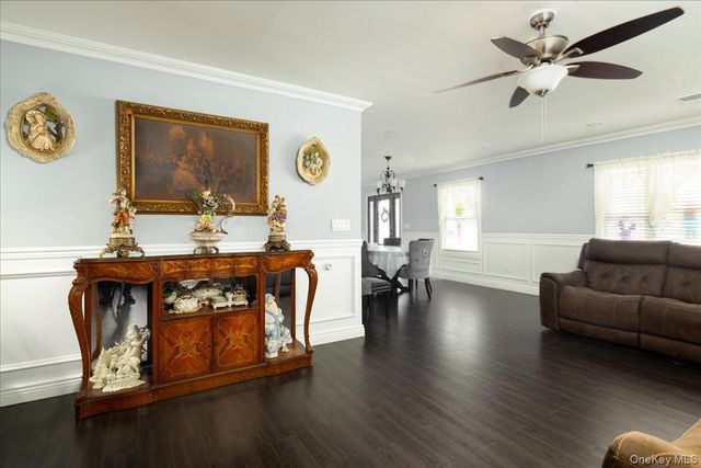 35 Carnation Road, Levittown, NY 11756