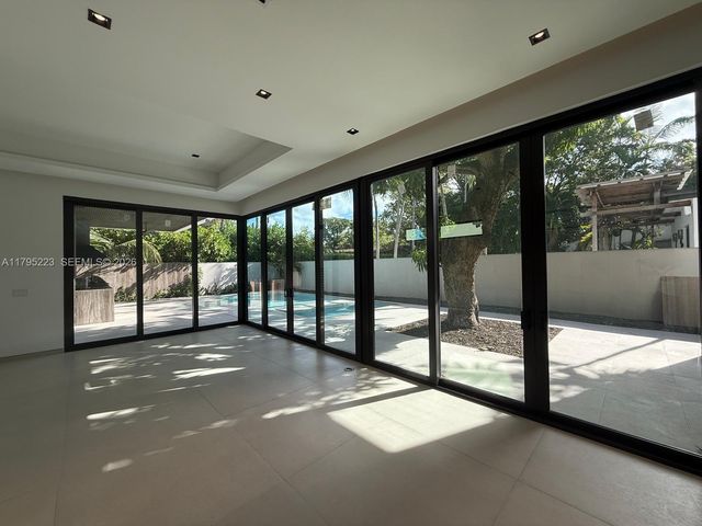 125 SW 29th Rd, Miami, FL 33129