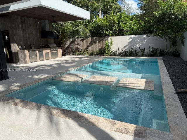 125 SW 29th Rd, Miami, FL 33129