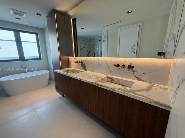 125 SW 29th Rd, Miami, FL 33129