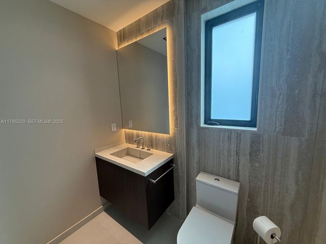 125 SW 29th Rd, Miami, FL 33129