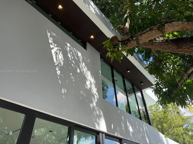 125 SW 29th Rd, Miami, FL 33129